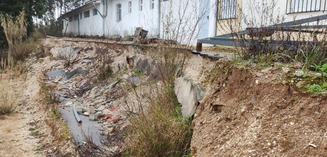 Estabilização do muro de gabiões e do talude de aterro junto ao Pavilhão Gimnodesportivo de Vil de Matos